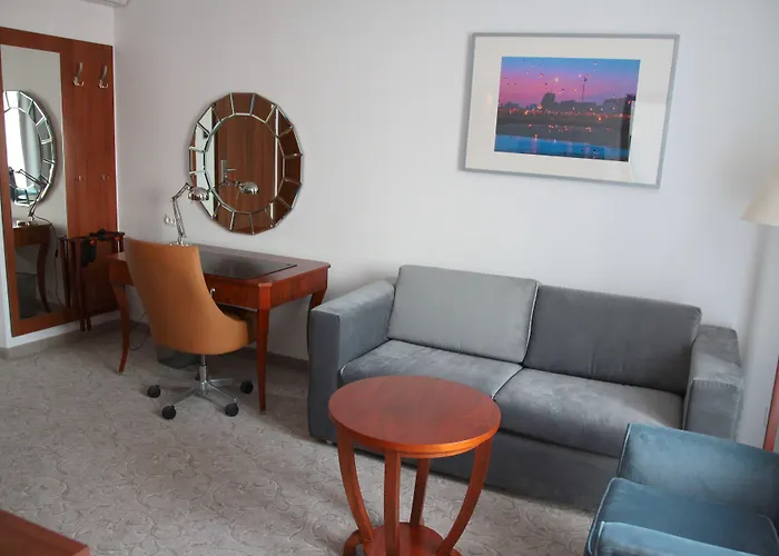 Srodka Boutique Hotel 3*